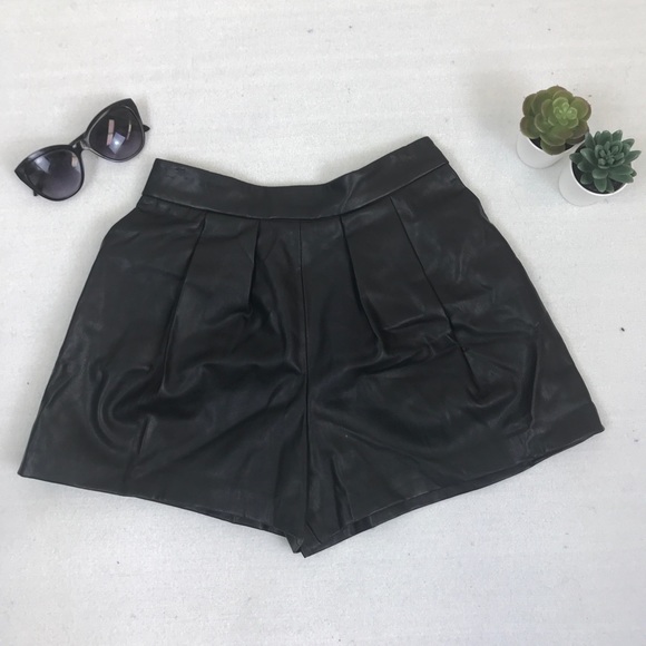 Zara high waist pleated faux leather shorts XS - Picture 2 of 8